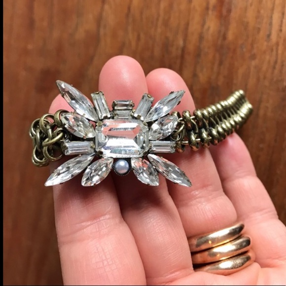 Metal Chain Link Statement Necklace w/Bold Crystal Centrepiece - Picture 6 of 6